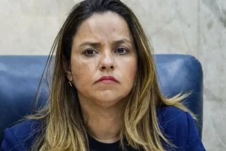 Ex-vereadora de SP volta atrás e doa itens retirados de gabinete