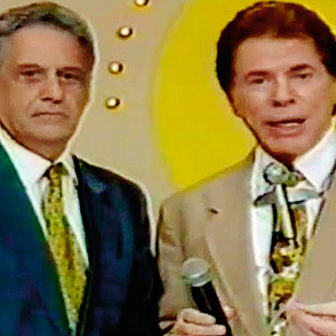 Fernando Henrique Cardoso, então ministro da Fazenda do Brasil, explica como funcionaria o Plano Real ao apresentador Silvio Santos