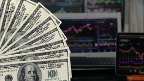 Google exibe cotação do dólar com valor diferente do registrado no fechamento de terça-feira (24)