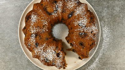 Addictive Amish Applesauce Cake