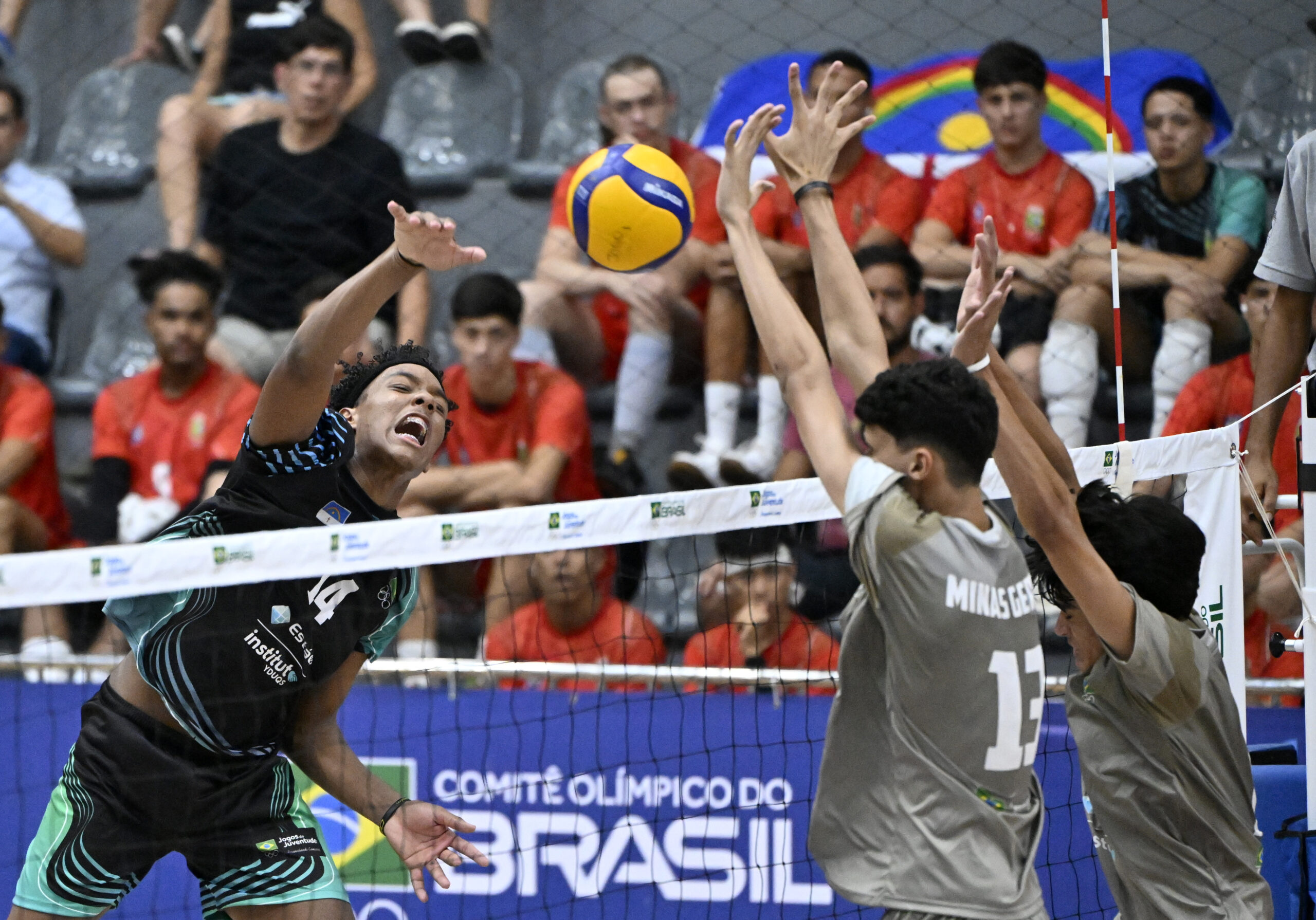 Com reforços de outros estados, MG e PR decidem o título do vôlei masculino nos Jogos da Juventude