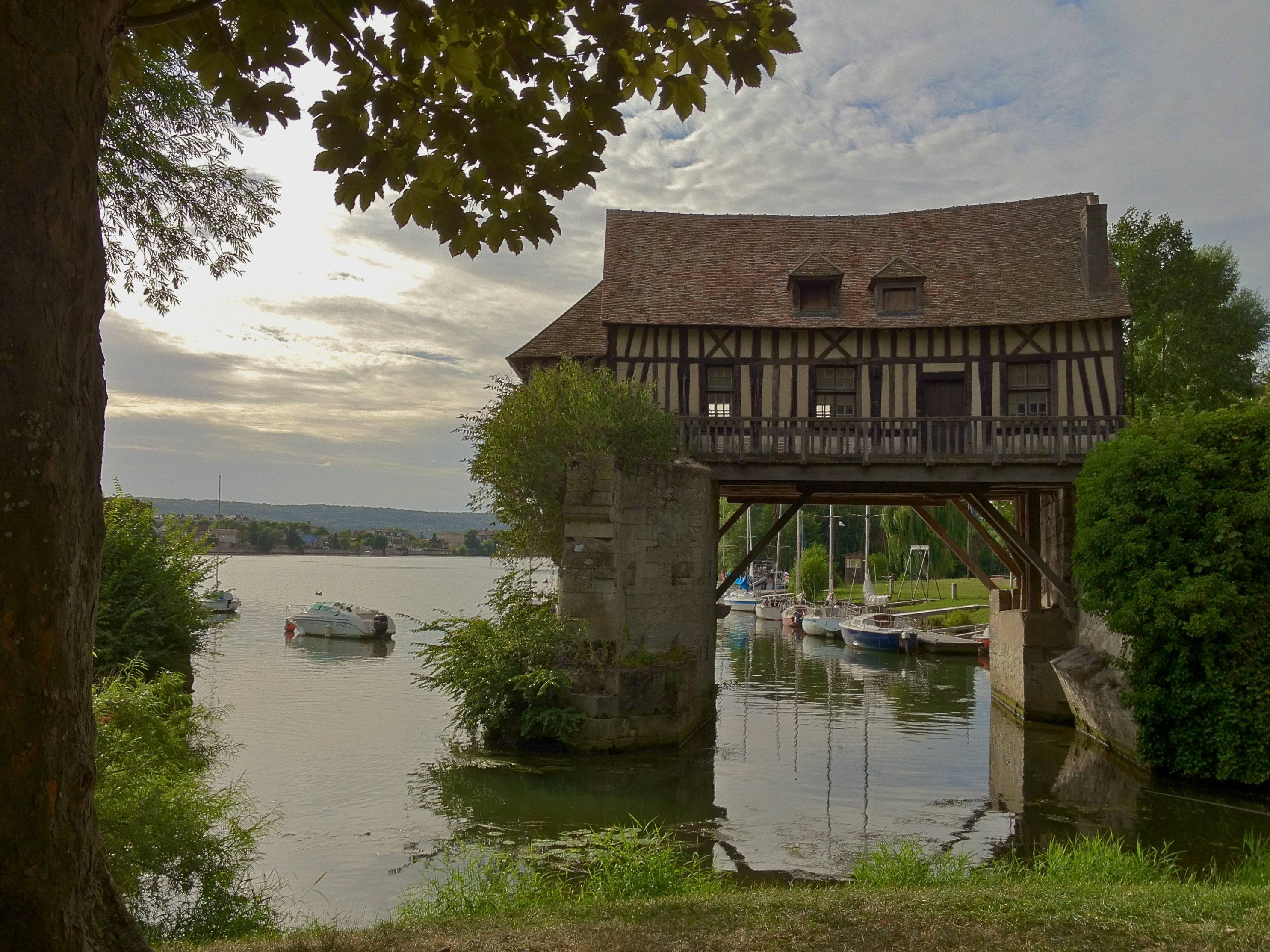 The Lucky Old Mill of Vernon and its Less Fortunate Bridges ~ Kuriositas