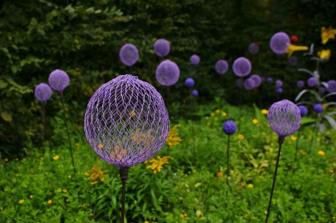 Chicken Wire Yard Stakes