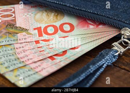 New Zealand 100 dollar banknote Stock Photo