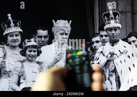 Belgrade, Serbia - September 12, 2022: Watching King George VI coronation  at Westminster Abbey, London, on 12  May 1937 documentary on tv with remote Stock Photo