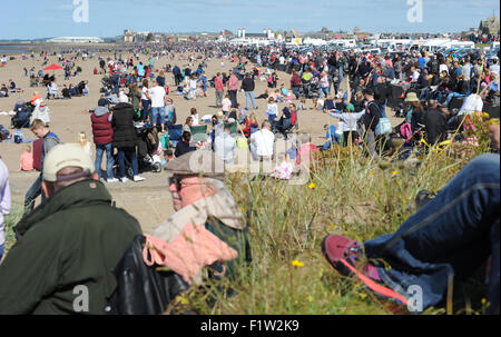 LARGE CROWDS ON AYR BEACH SCOTLAND AT THE AYR SCOTTISH AIRSHOW RE PUBLIC EVENTS CROWED BRITISH BEACH SUMMER SUNNY SUN HEAT UV UK Stock Photo