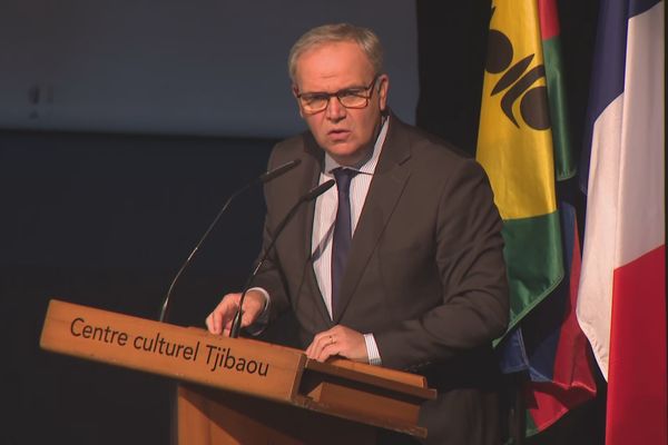 François-Noël Buffet, ministre des Outre-mer a pris la parole au centre culturel Tjibaou jeudi 17 octobre 2024, lors de la conférence sur le plan S2R.