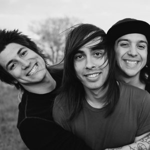 Bild för 'Pierce the Veil'