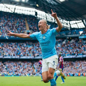 Haaland comemora um gol marcado pelo Manchester City. / Twitter: @ManCityPT