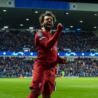 Salah comemora um dos gols marcados contra o Rangers, pela Liga dos Campeões / Twitter: @LFC