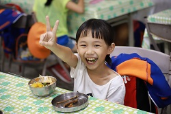 別讓孩子的晚餐成為一種孤單