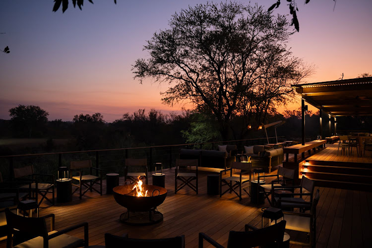 Simbambili firepit at main lodge