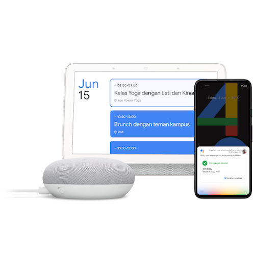 Google Home, laptop, dan ponsel yang menampilkan Ok Google