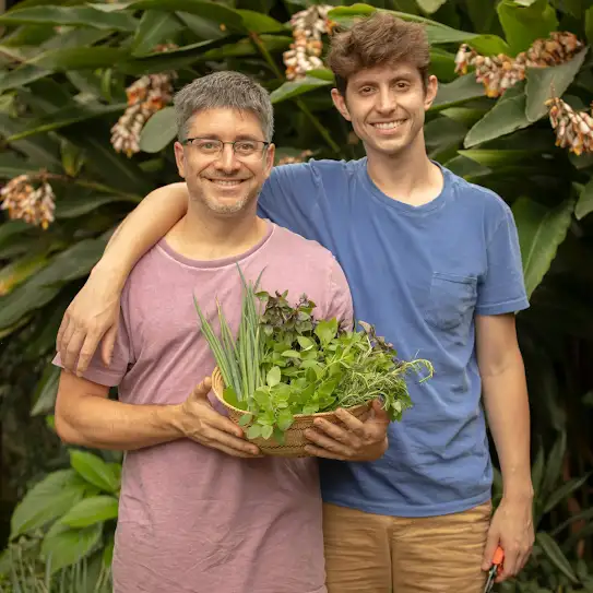 Os cofundadores fotografados juntos.