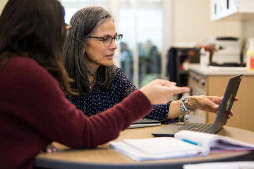 femmes en train de parler