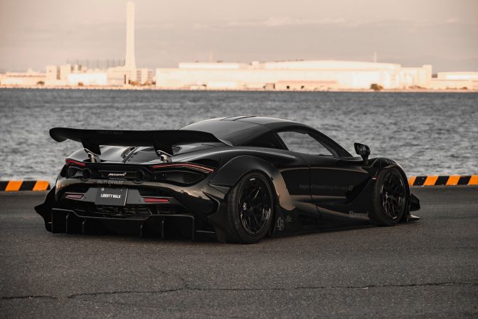 Liberty Walk McLaren 720S