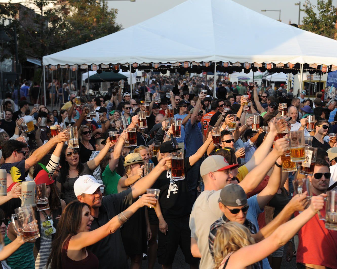 Largest Simultaneous Stein Hoist: Samuel Adams sets world record (PICS)
