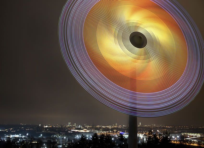  Largest Revolving Christmas Star - Siemens Superstar sets world record 