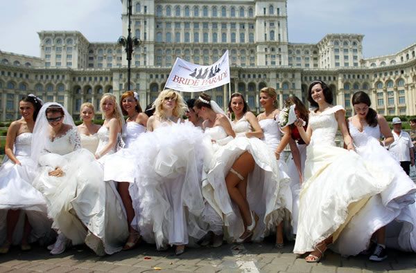   Largest Bride Parade-world record set in Bucharest