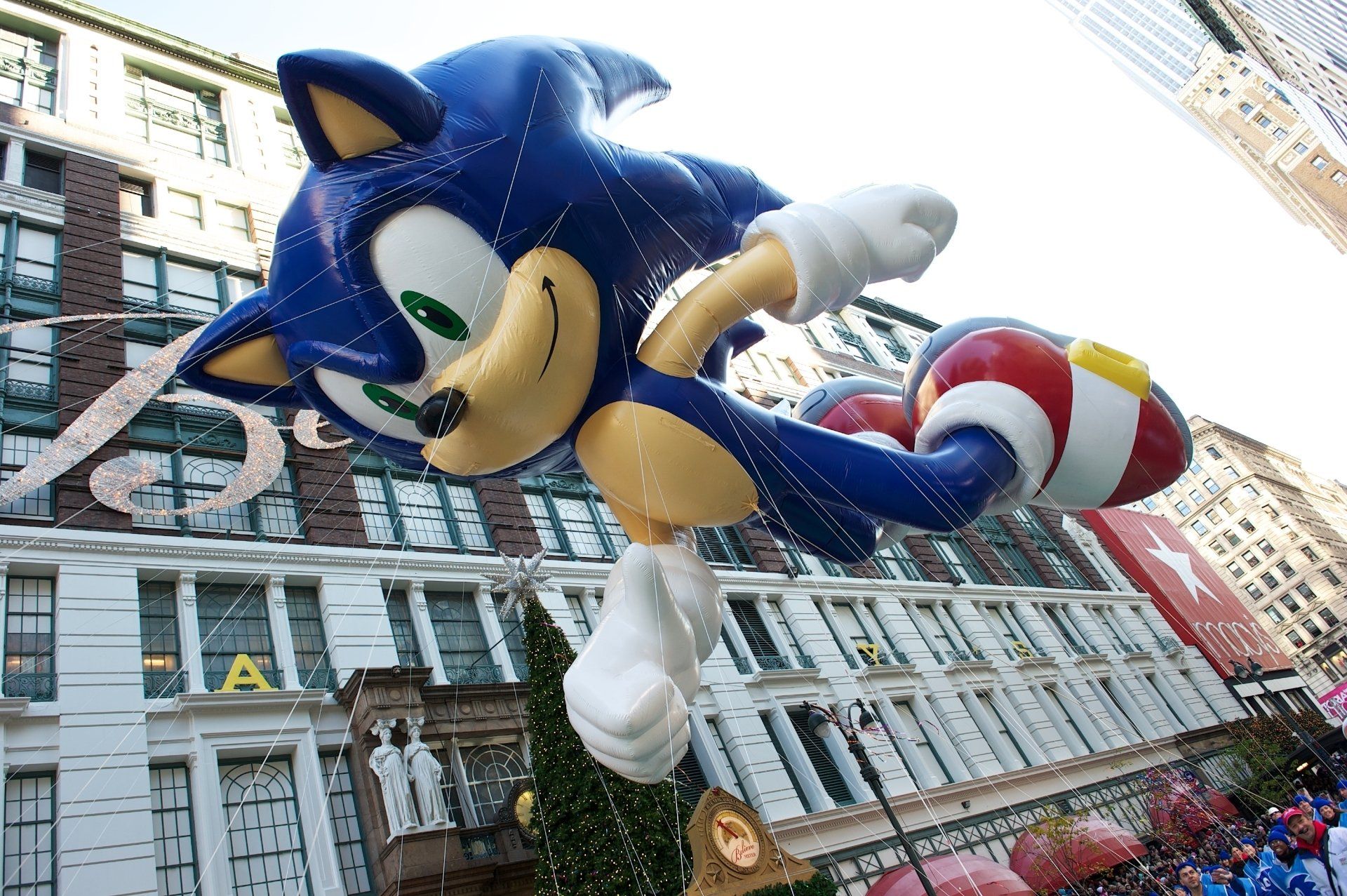 Largest Thanksgiving Day Parade: Macy's Thanksgiving Day Parade sets world record