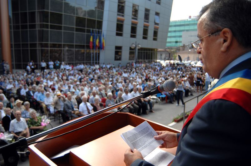 Largest Golden Wedding Vow Renewal sets world record in Bucharest