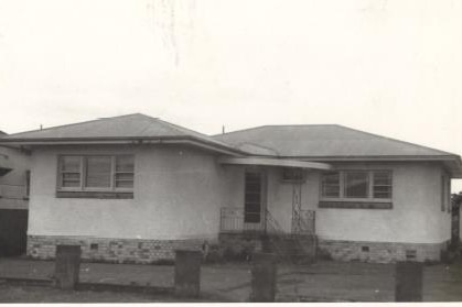 1950s house in black and white