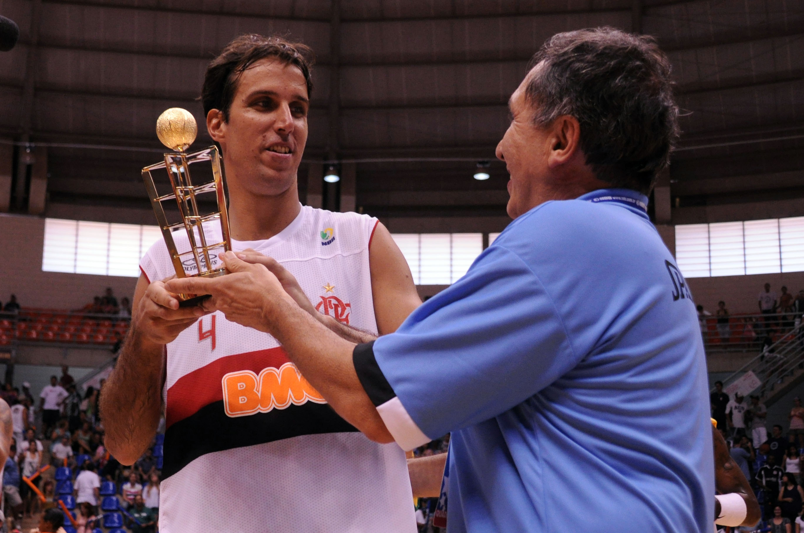 MVP - Marcelinho, do Flamengo, e Kouros Monadjemi