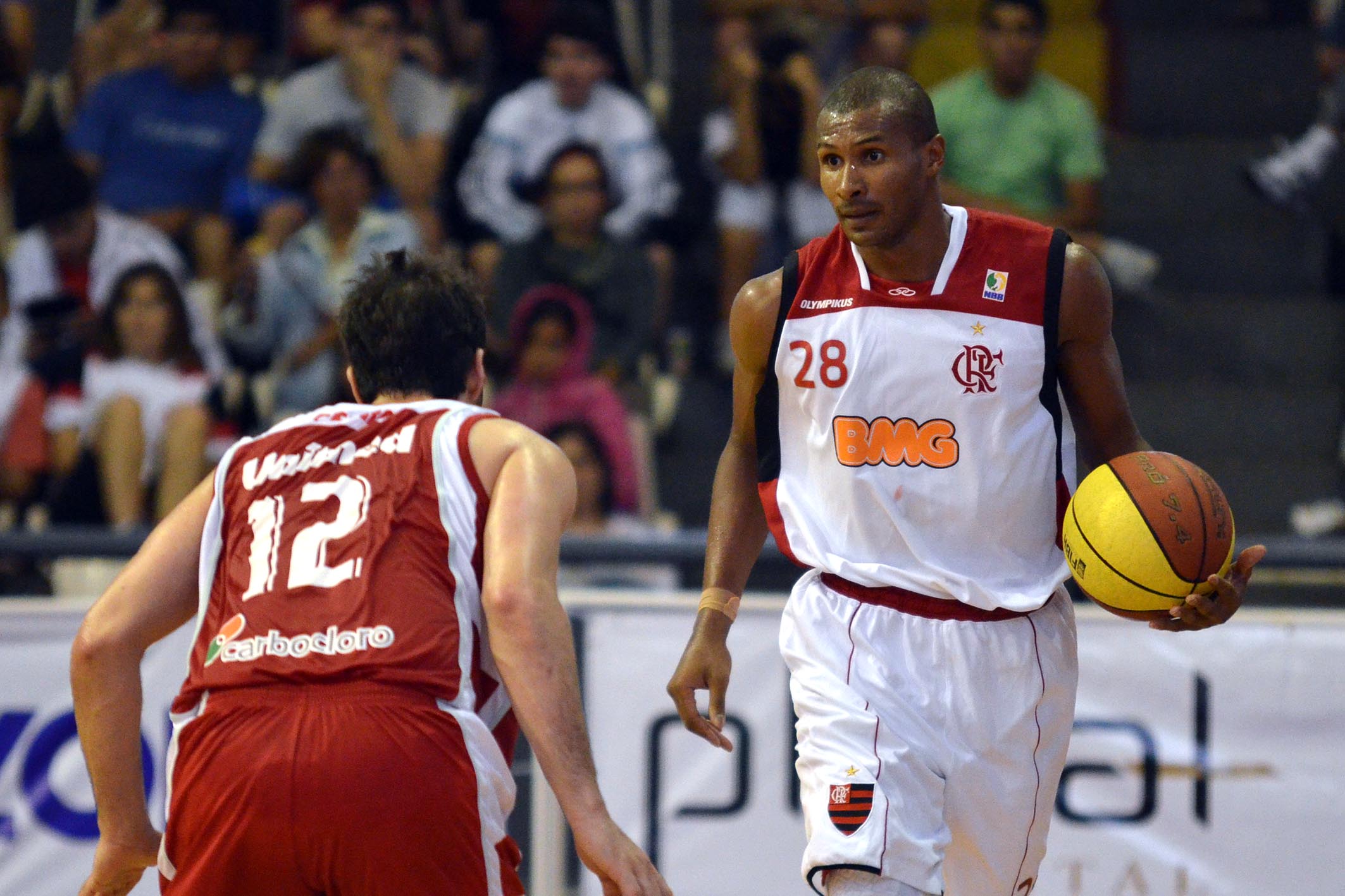 Leandrinho, do Flamengo, e Pedro, do Paulistano