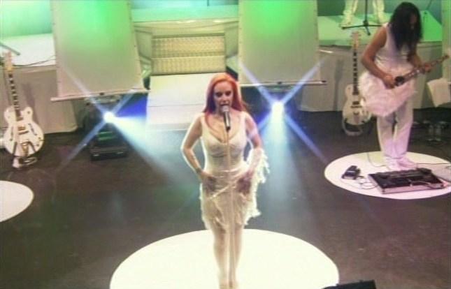 Alaska in ¡Viven! (2007)