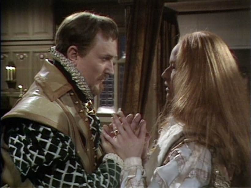 Robert Hardy and Glenda Jackson in Elizabeth R (1971)