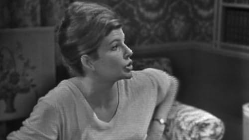 Julie Hopkins in Episodio #1.6 (1959)