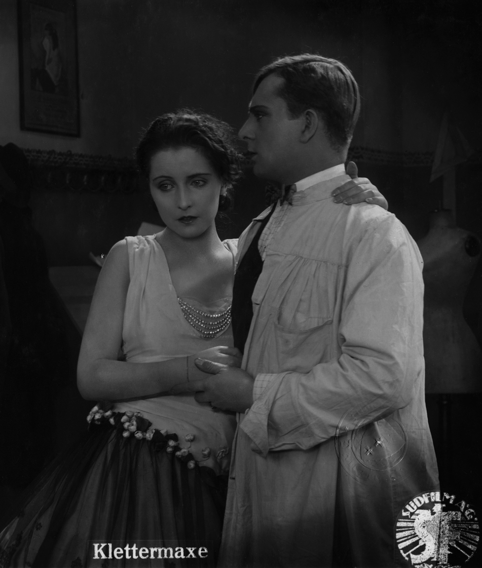 Harry Hardt and Dorothea Wieck in Klettermaxe (1927)