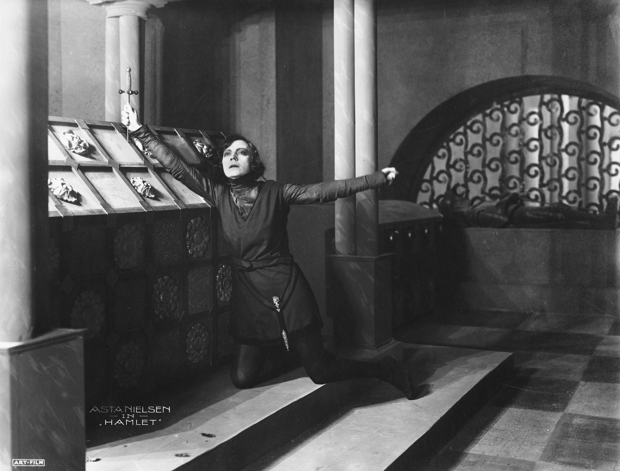 Asta Nielsen in Amleto (1921)