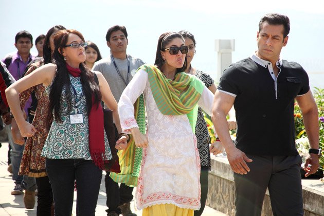 Kareena Kapoor, Salman Khan, and Hazel Keech in Bodyguard (2011)