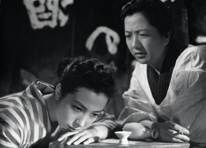 Michiyo Aratama and Yukiko Todoroki in Suzaki Paradise: Red Light District (1956)