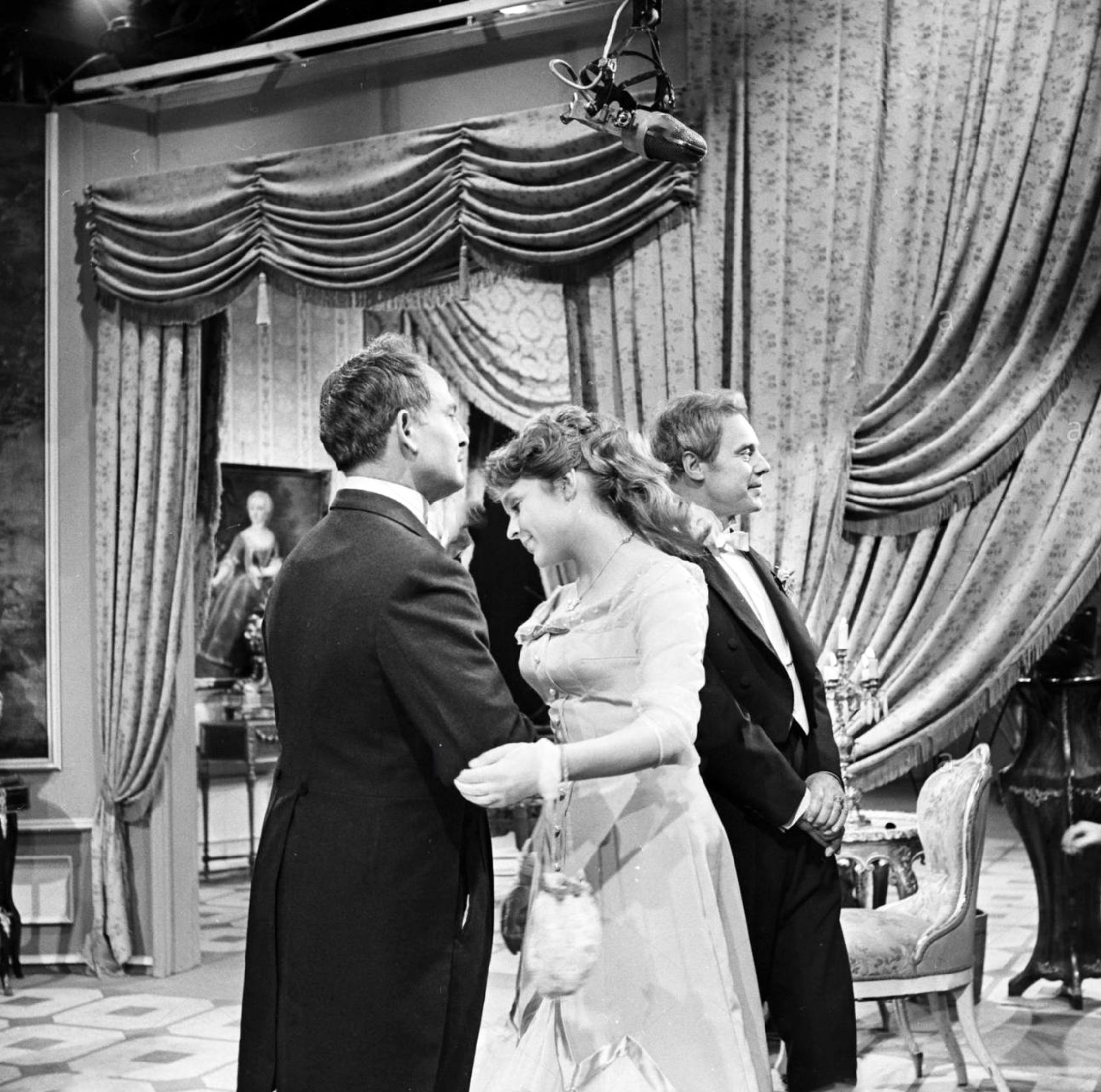 Marius Goring, Maria Körber, and Albert Lieven in Ein idealer Gatte (1958)