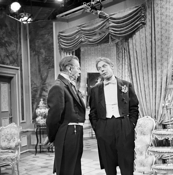 Marius Goring and Paul Henckels in Ein idealer Gatte (1958)