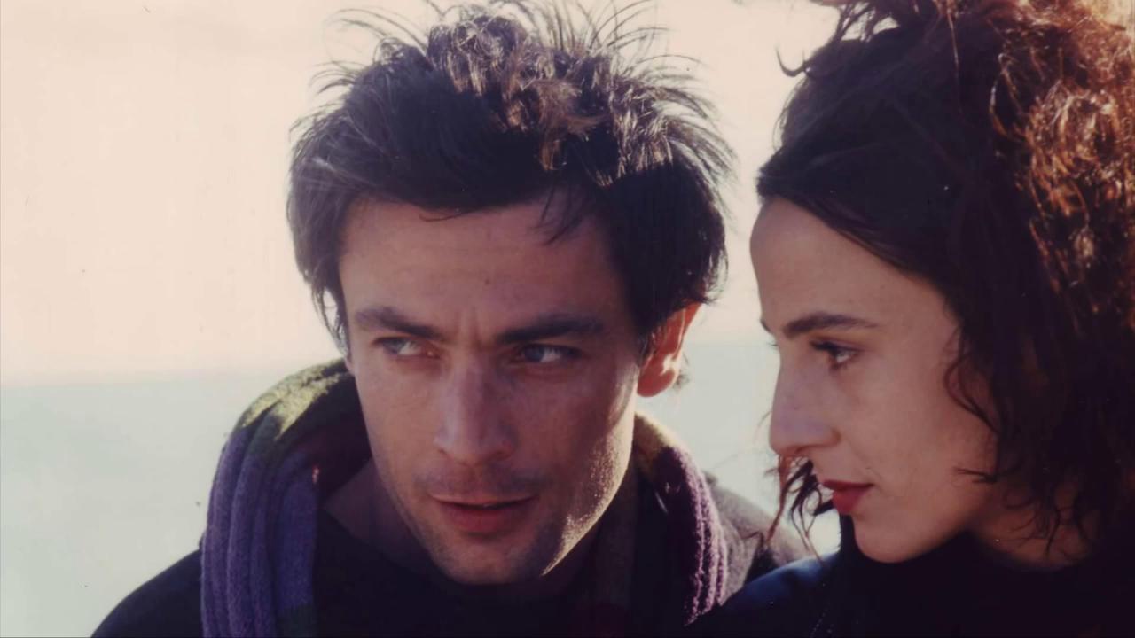 Valentina Carnelutti and Frédéric Deban in Mi sei entrata nel cuore come un colpo di coltello (1998)