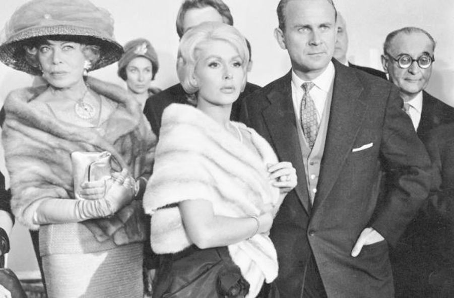 Christiane Nielsen and Vicco von Bülow in The Miracle of Father Malachia (1961)