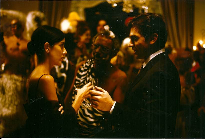 Still of Cecilia Suárez and Jorge Salinas in Sexo, Pudor y Lágrimas (1999)