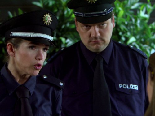 Anke Engelke and Charly Hübner in Ladykracher (2002)