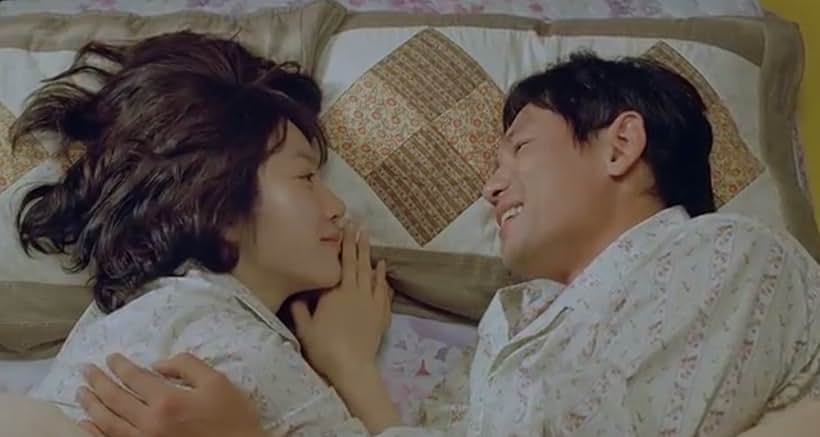 Hwang Jung-min and Lim Soo-jung in Happiness (2007)