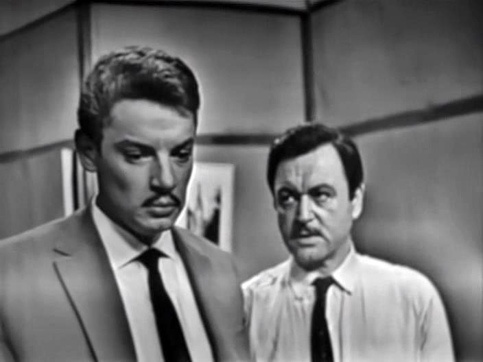 Yefim Kopelyan and Mikhail Volkov in Sovest ne proshchaet (1964)