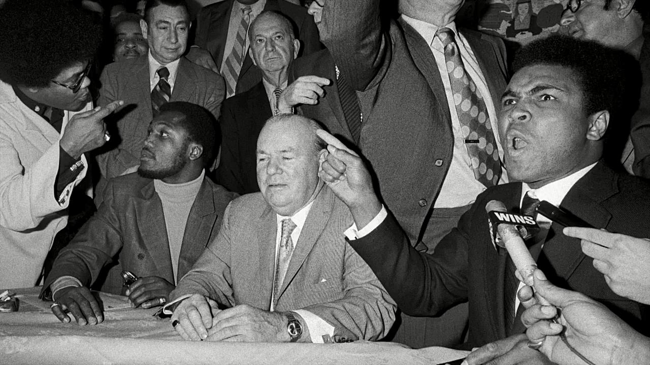 Muhammad Ali, Joe Frazier, Howard Cosell, Angelo Dundee, and Yank Durham in Round Three: The Rivalry (1970-1974) (2021)