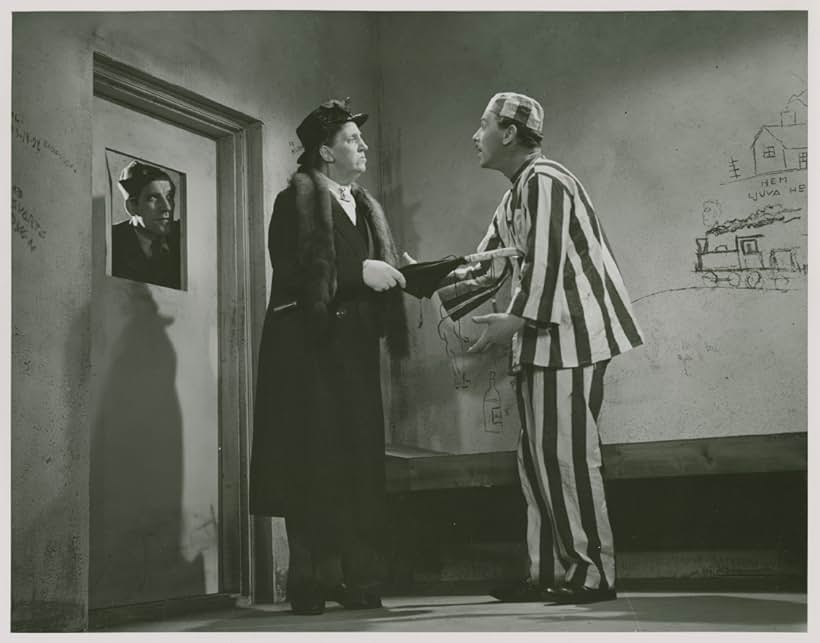 Julia Cæsar and Nils Poppe in Soldat Bom (1948)