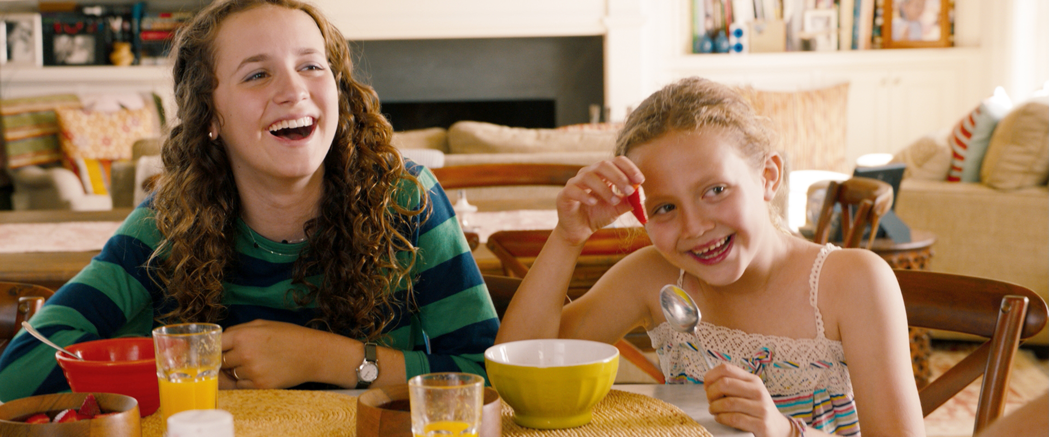 Maude Apatow and Iris Apatow in This Is 40 (2012)