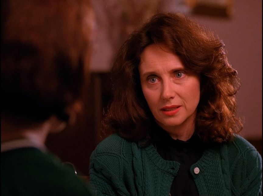 Mary Jo Deschanel in Twin Peaks (1990)