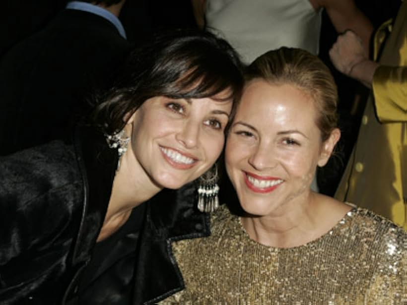 Gina Gershon and Maria Bello at an event for Vizi di famiglia (2005)