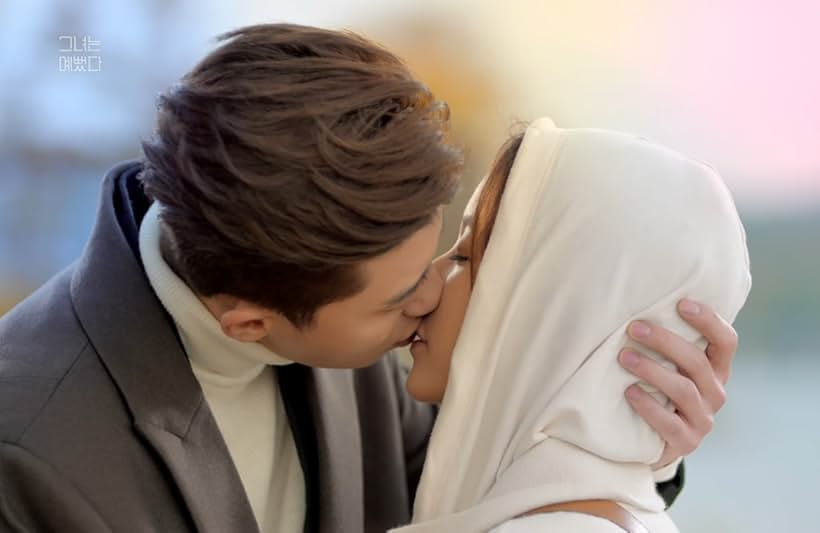 Hwang Jeong-eum and Park Seo-joon in She Was Pretty (2015)