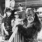 Bruce Davison, Kevin Peter Hall, Zachary Bostrom, Molly Cheek, and Carol-Ann Merrill in Harry and the Hendersons (1991)